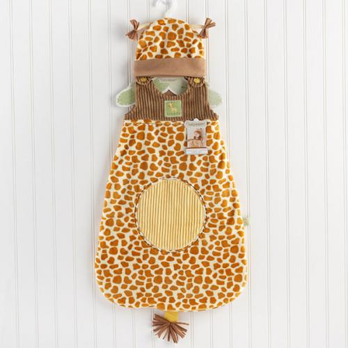 baby-aspen-giraffe-snuggle.jpg