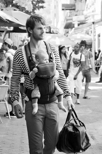 cybex-2-go-baby-carrier-dad-2.jpg