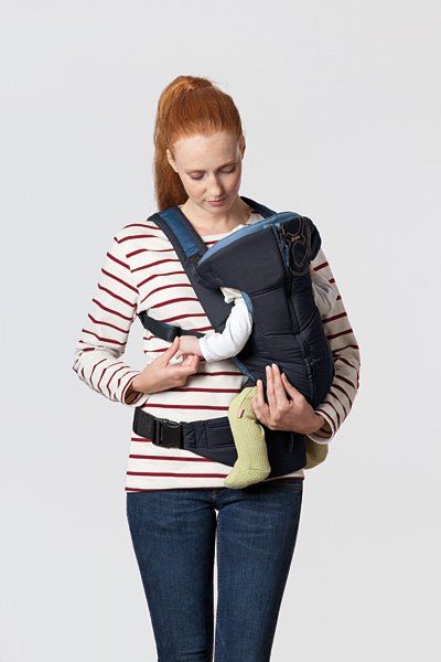 cybex-2-go-baby-carrier-side-carry.jpg