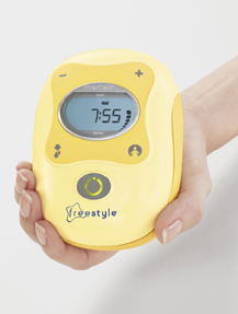 medela-freestyle-breastpump-hand.jpg