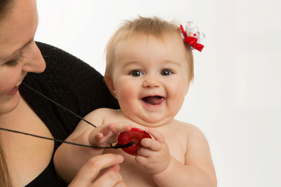 teething-bling-necklace-shimmer-red-baby-2.jpg